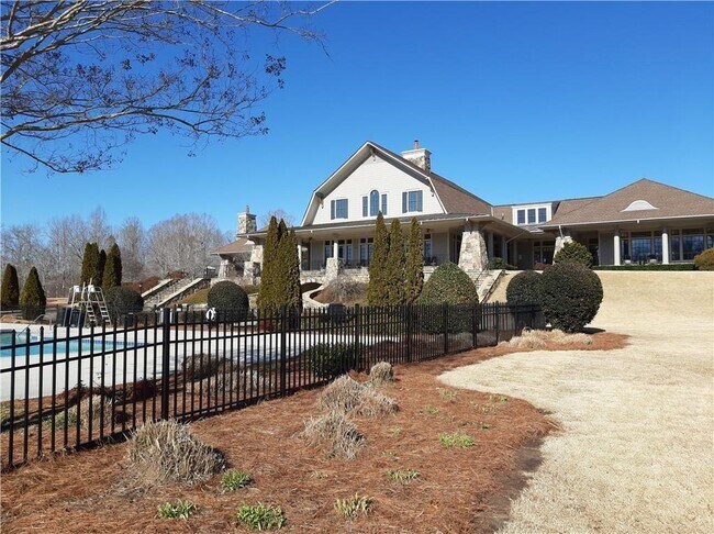 Building Photo - 6835 Lake Overlook Ln