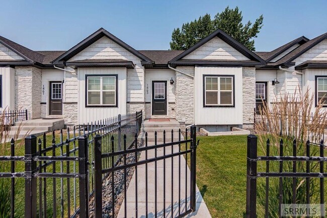 Primary Photo - Fully Furnished Townhome – Utilities & WiF...