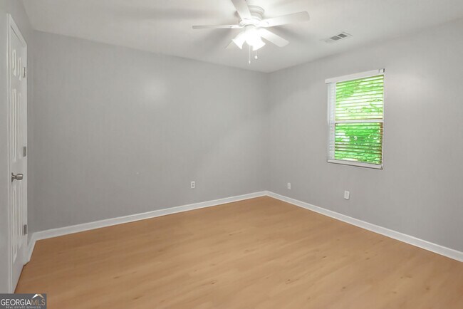 Building Photo - 5883 Brookside Dr SE