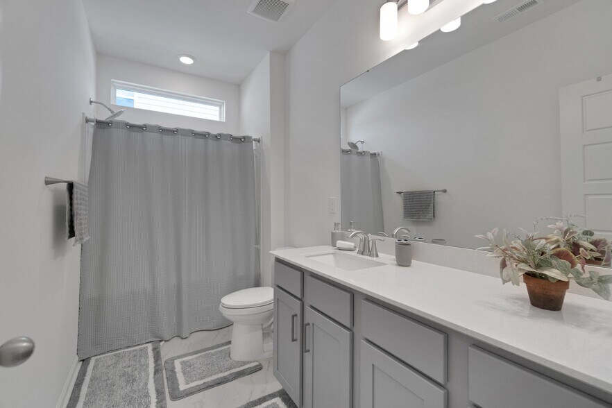 Building Photo - 12129 Rowan Hill Dr