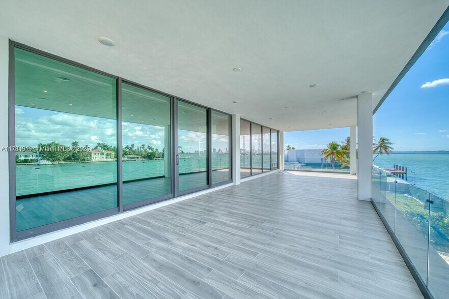 Building Photo - 7520 W Treasure Dr