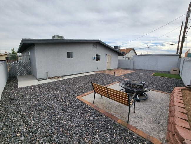 Building Photo - Renovated Beauty with a full-service Casita