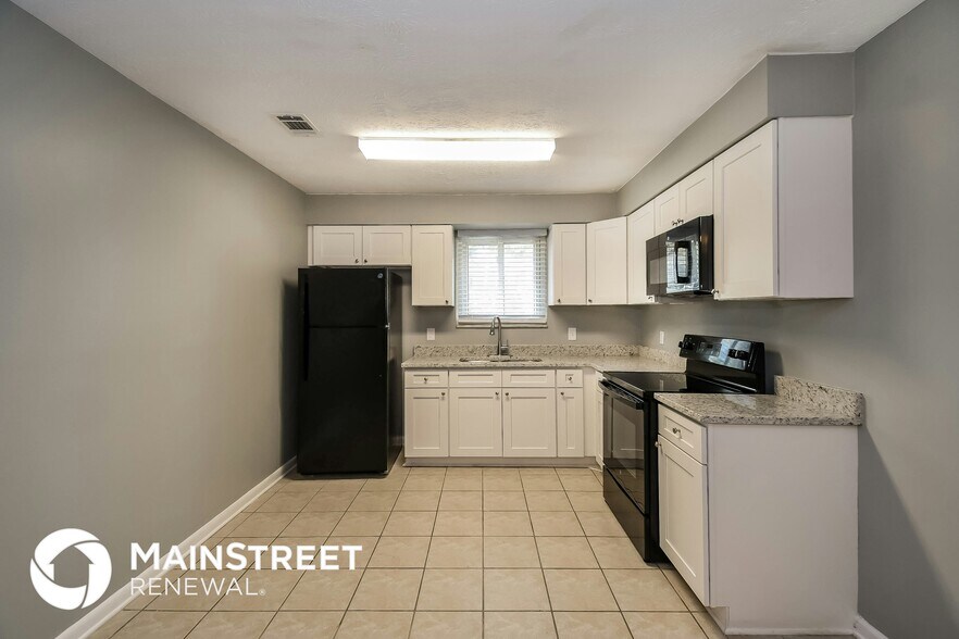 Building Photo - 4605 Silver Ridge Dr