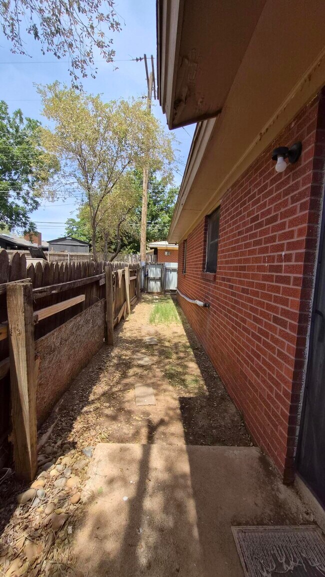 Building Photo - 6108 Avenue W