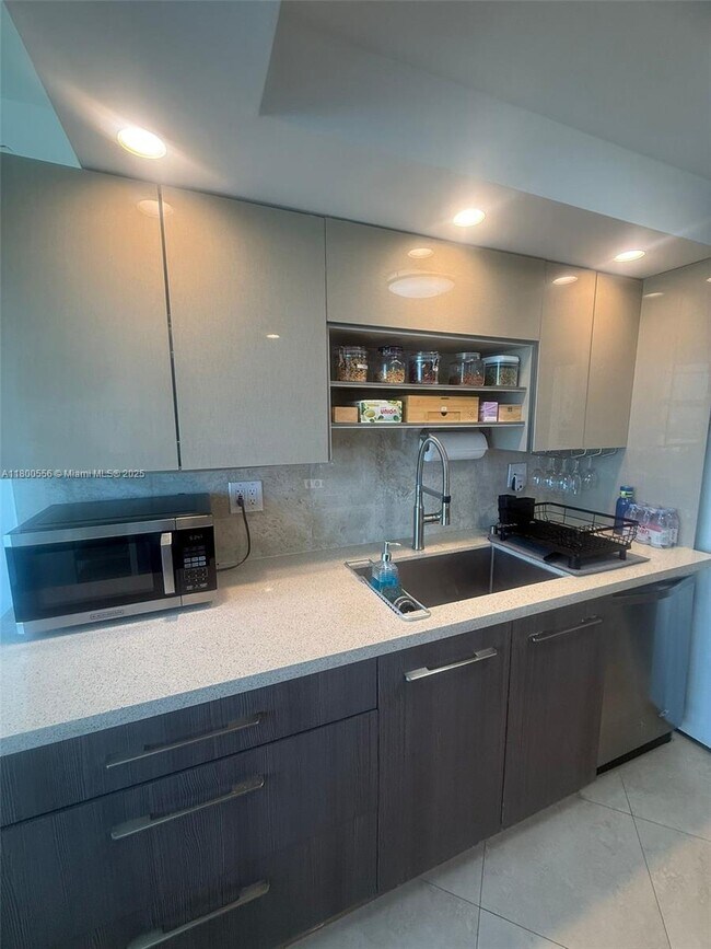 Building Photo - 18021 Biscayne Blvd