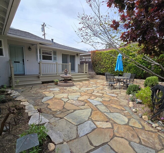 Building Photo - 4bd/2ba House with Attached Two Car Garage