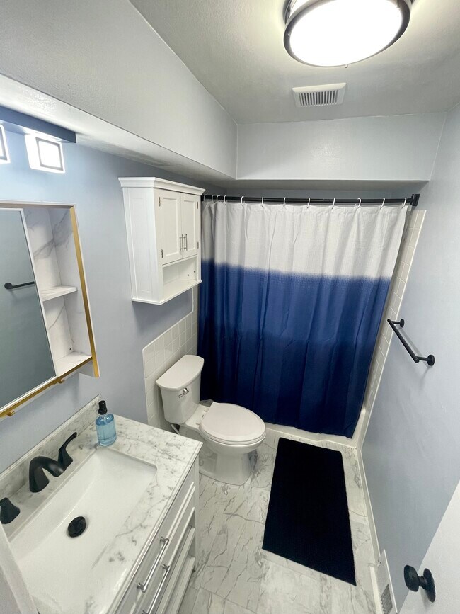 Building Photo - 7010 Carriage Hill Dr