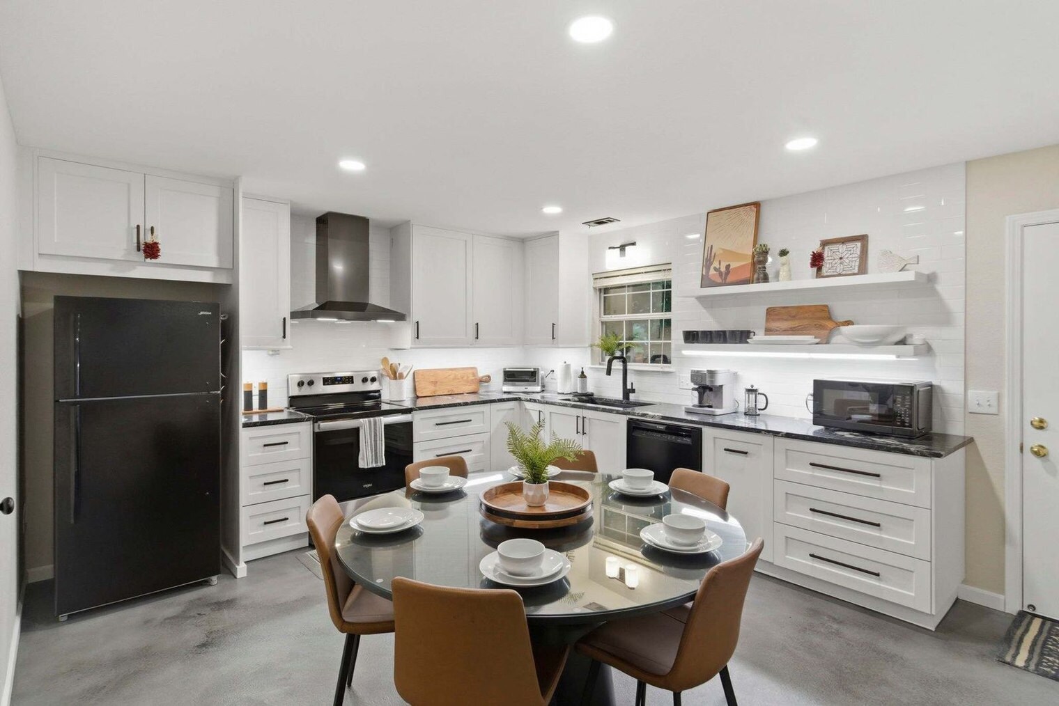 Building Photo - 1405 Camellia Dr