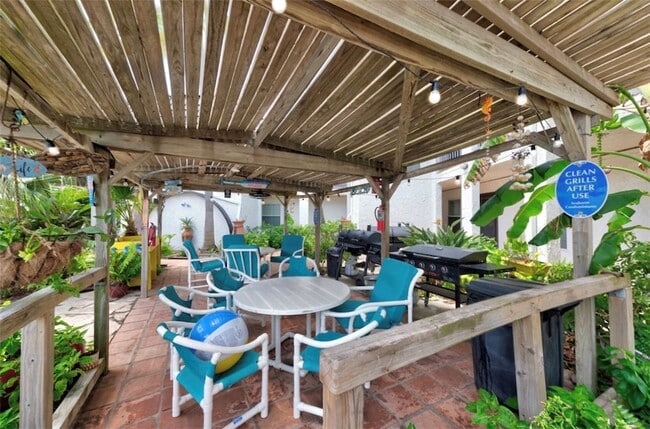 Building Photo - 14921 Windward Dr