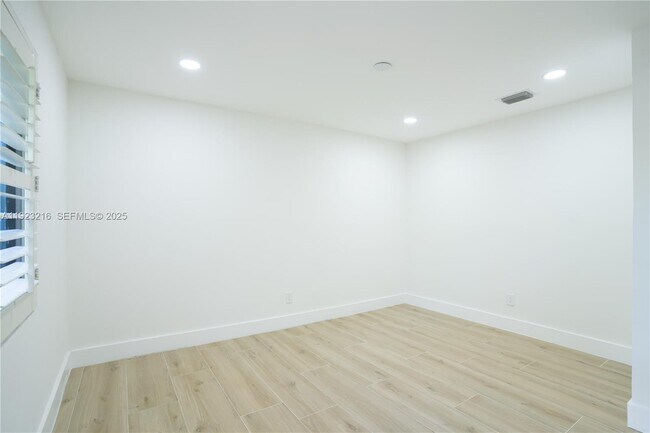 Building Photo - 16701 Bobcat Dr