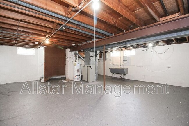 Building Photo - 404 E 215th St