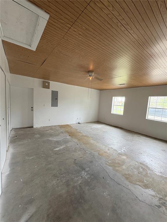 Building Photo - 28 Oak Run