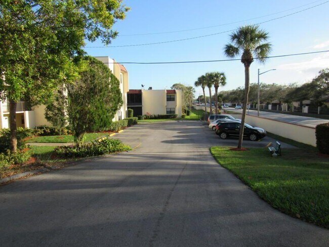 Building Photo - 2050 Oleander Blvd