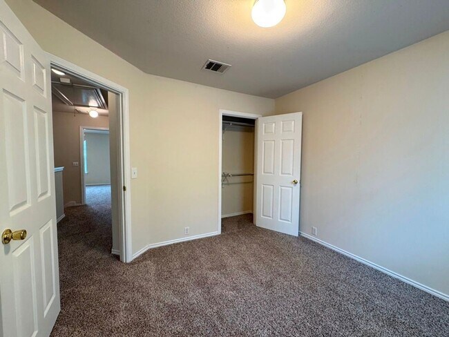 Building Photo - 251A Utterback
