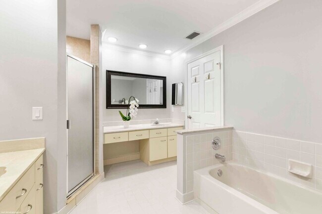 Building Photo - 23 Lexington Ln W