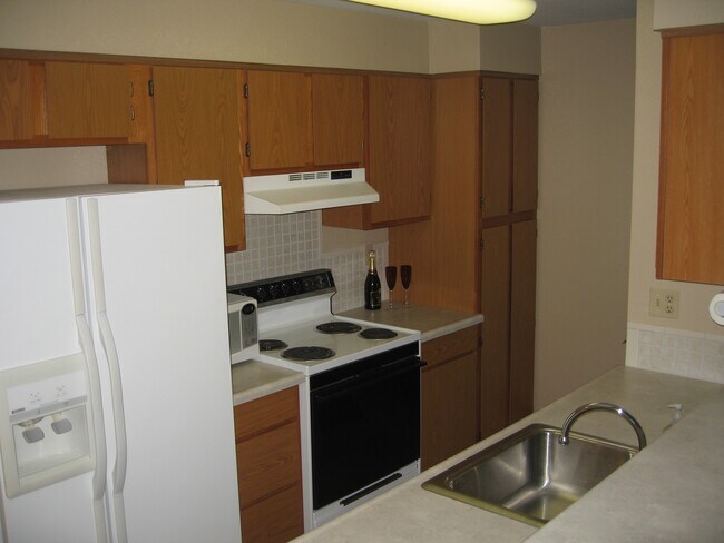 Building Photo - 39078 Guardino Dr
