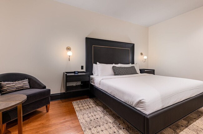 Building Photo - 1011 Canal St