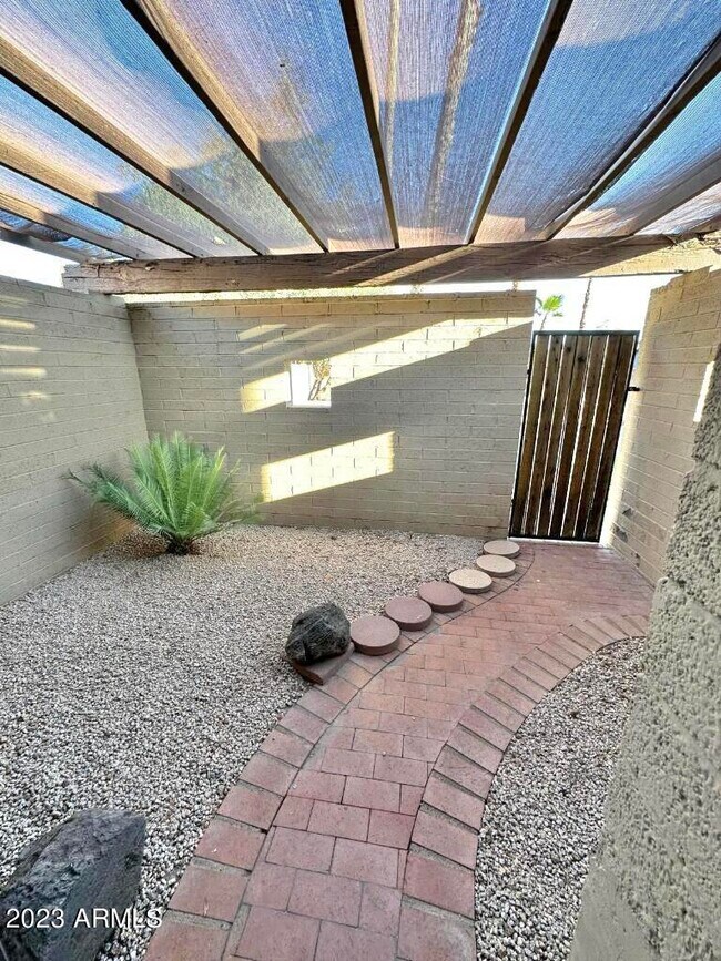 Building Photo - 4501 E Juniper Ave