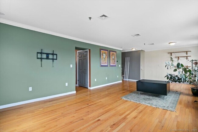 Building Photo - 677 Quinnipiac Ave