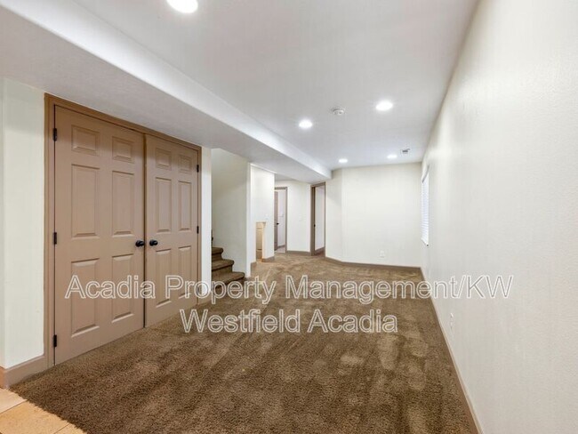 Building Photo - 25 E 2250 N