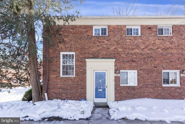 Building Photo - 1400 Martha Custis Dr