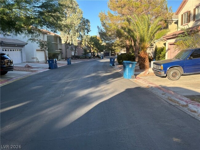 Building Photo - 10021 Calabasas Ave