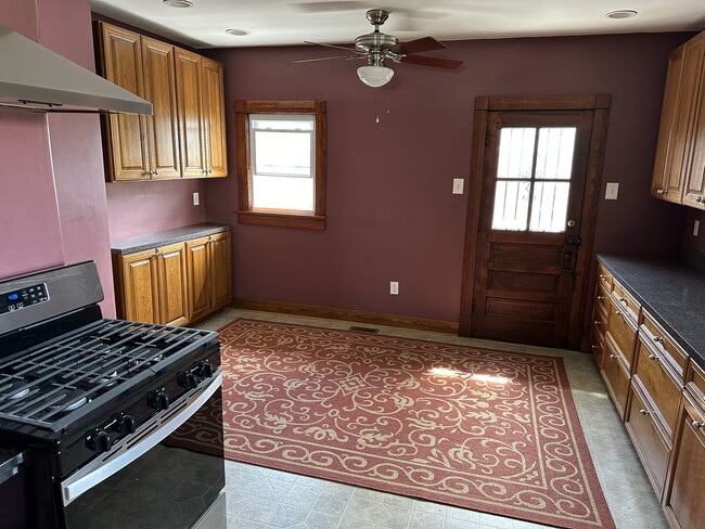 Building Photo - 331 Pearl St