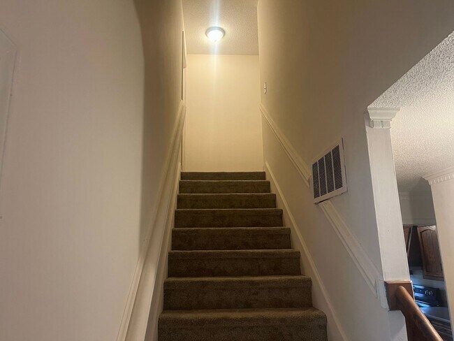 Building Photo - Charming 4-Bedroom, 2-Bath Home with Spaci...