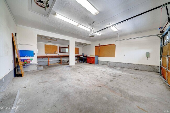 Building Photo - 2422 Thames Dr