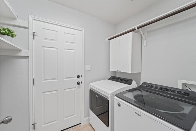 Building Photo - 3529 Shiraz Loop