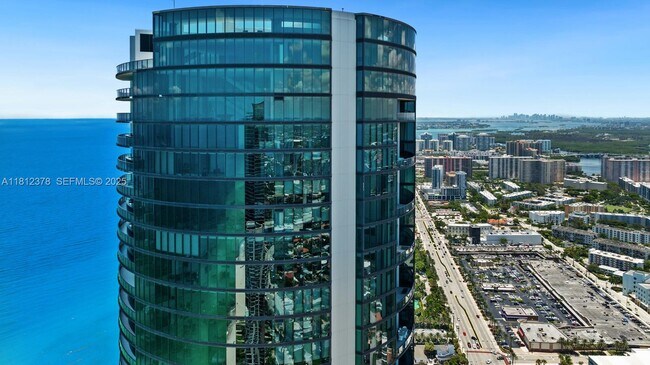 Building Photo - 18555 Collins Ave