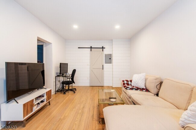 Building Photo - 380 Claremont Ave