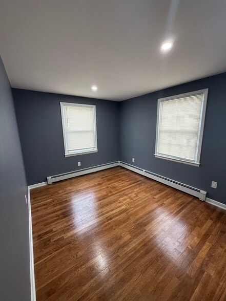 Building Photo - 25 Melrose Pl