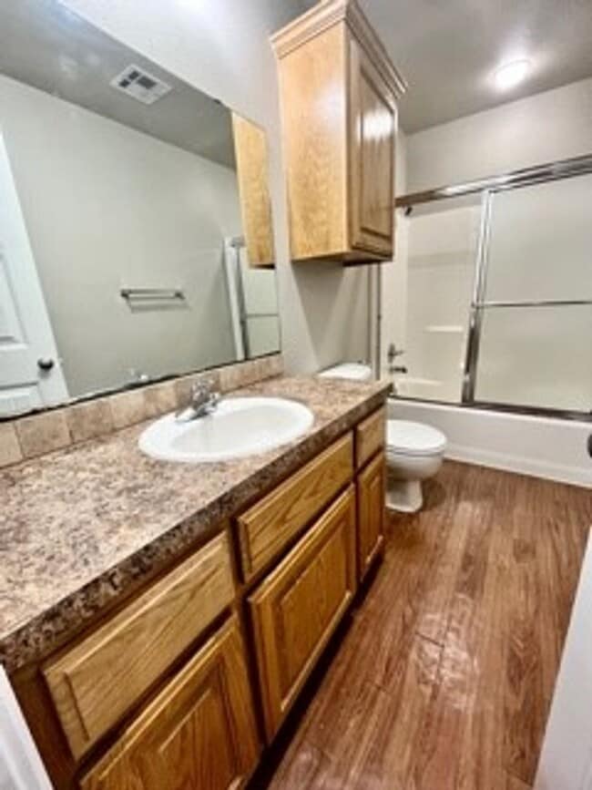 Building Photo - Spacious 3-Bed, 2.5-Bath Fourplex with Gar...
