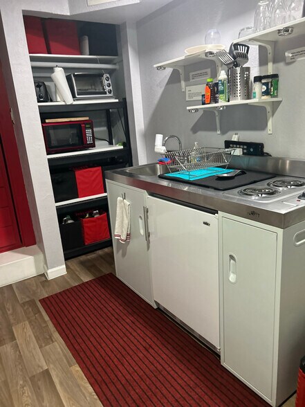 Building Photo - 2205 W Adams St