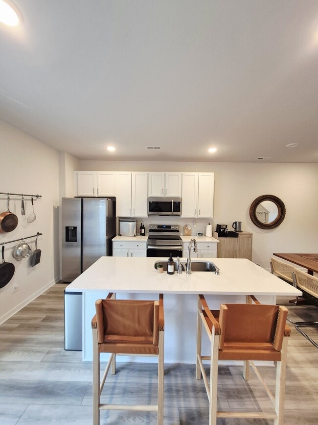 Building Photo - 4012 Pk Trl Dr