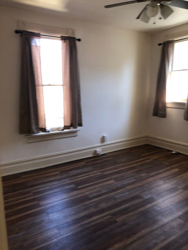 Building Photo - 214 N Canyon Rd