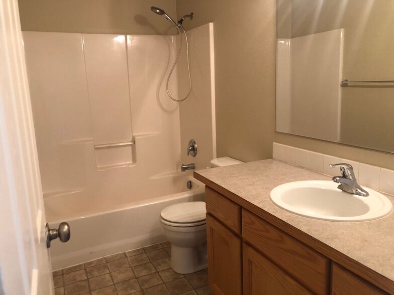 Building Photo - 1124 SW Lost Trail Dr