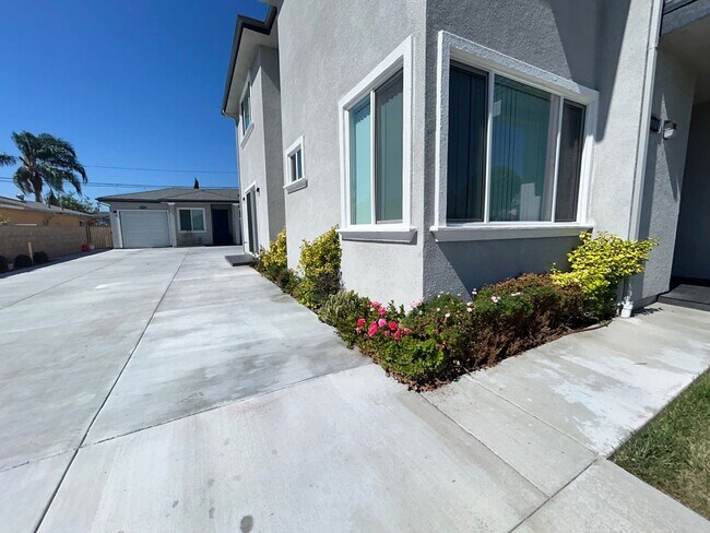 Building Photo - Newly Built Spacious 4 Bed/4 Bath Home in Garden Grove for Lease
