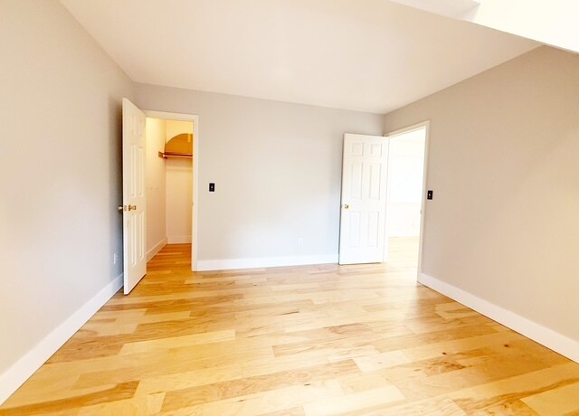 Building Photo - 1128 NW Thornwood Cir