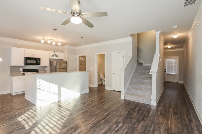 Building Photo - 41 Madaline Ln