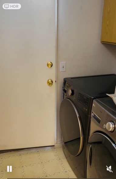Dryer 4 years old - 9868 Galena Ct