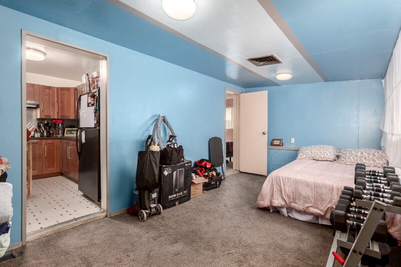 Building Photo - 2801 W Glenrosa Ave