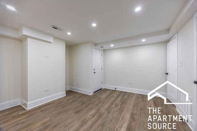 Building Photo - 4638 N Hamilton Ave