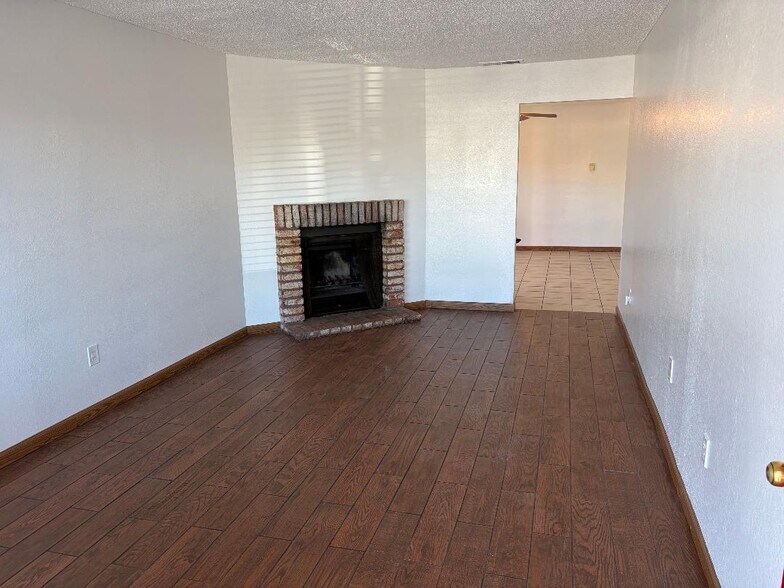 Building Photo - 510 W Kavanagh Ave