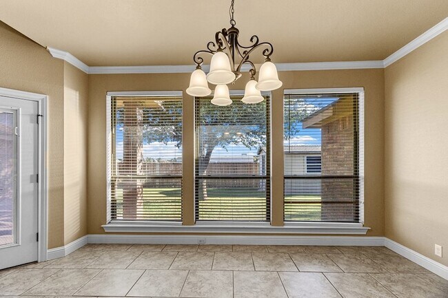 Building Photo - 5811 Oak Creek Drive