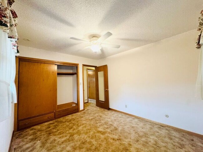 Building Photo - 4 Bedroom - 2 Bath Ranch Style Home with 2...