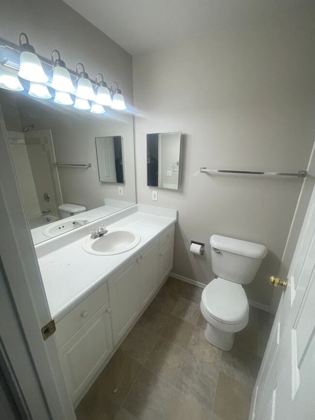 Building Photo - Move In Special-One Week Free