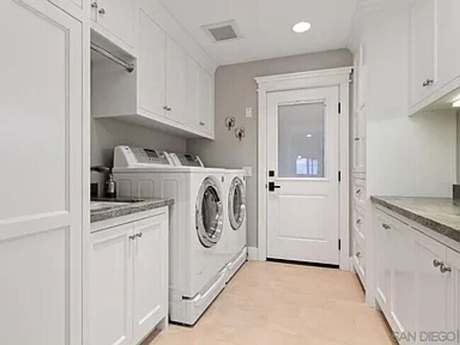 Building Photo - Ideal Location w/ Ocean Views - Perfect Spot for Del Mar Racing Season