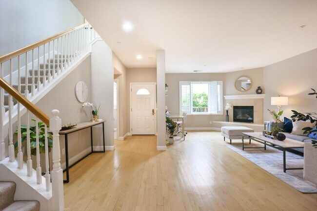 Building Photo - 492 Tyndall St